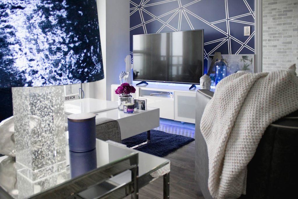 living-room-interior-1510173 Stylish Toronto living room featuring geometric wallpaper and contemporary decor.